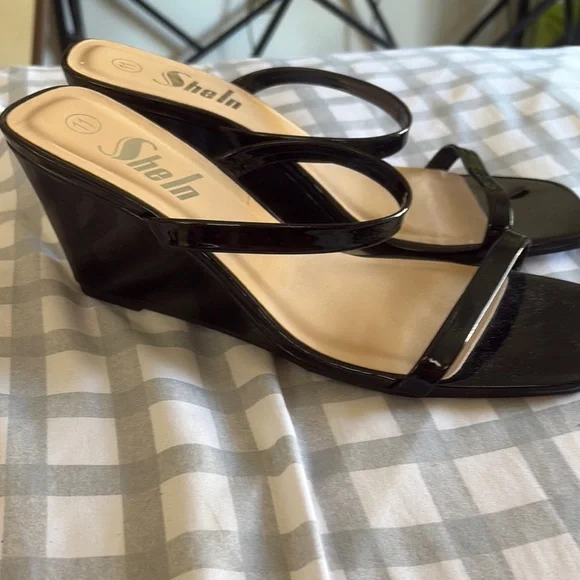 NWT no box 11 Stylish Black Women's Sandals - Picture 2 of 5